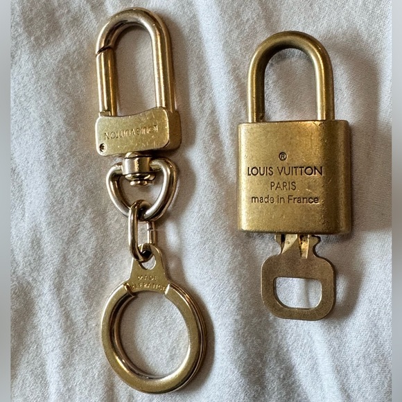 LOUIS VUITTON Chain Extendor & Lock and Key - Picture 6 of 8